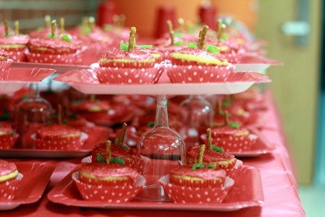 apple cupcake stands
